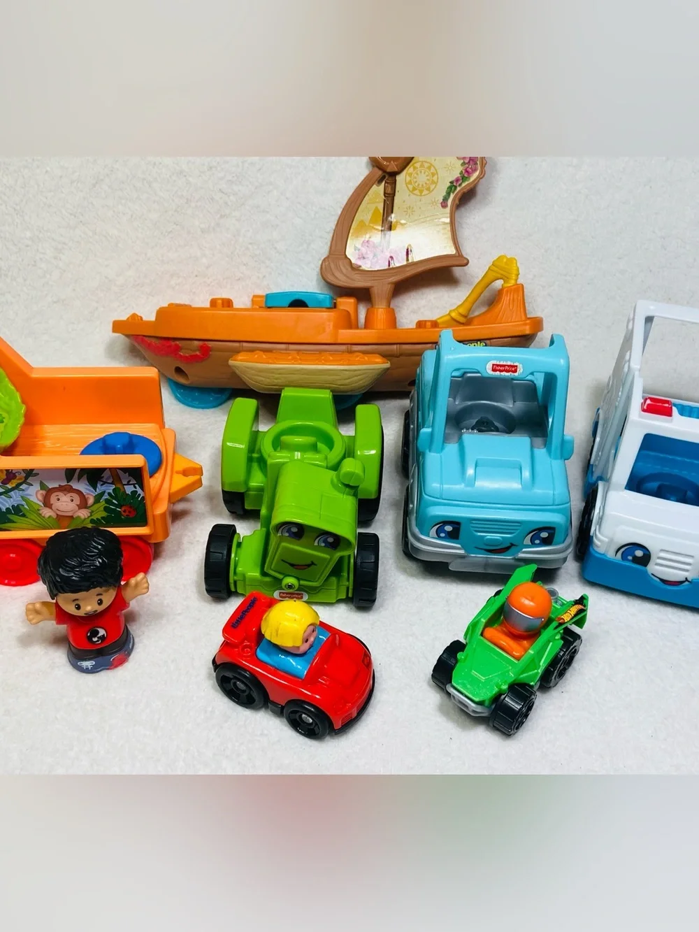 Fisher Price Little People Vehicle Lot Moana Boat Ambulance Hot Wheel Car